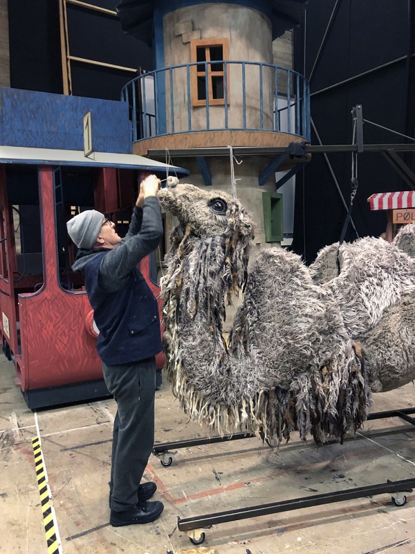 Sean is adjusting the camel´s head backstage.